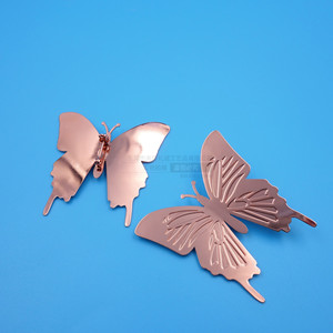 Broche de mariposa en oro rosa, acero inoxidable, diseño animal, pin para corsage, regalo unisex - Product Image 1
