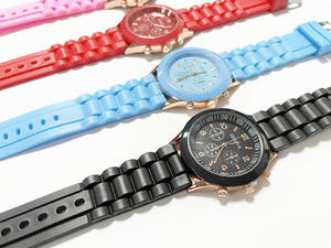 Jam Tangan Quartz Pria Wanita Model Jelly Fashion Tali Silikon+Metal Geneva Grosir Murah Berbagai Warna Promosi Wisuda Diwali - Product Image 5