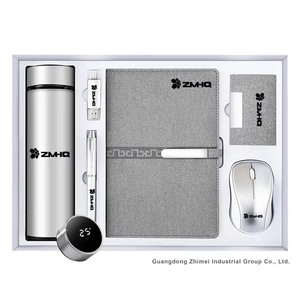 Coffret Cadeau d'Entreprise Écologique en Bois : Porte-clés, Carnet et Stylo Personnalisables pour la Fête des Pères - Product Image 4