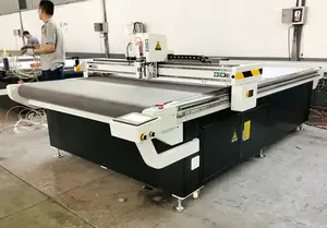 Automatische Stof Textiel Kleding Snijmachines Met Brengen Riem En Automatische Voeden Apparaat Voor Stof Roll Snijden