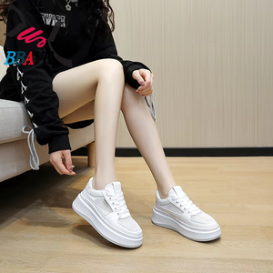 Nouvelles baskets blanches polyvalentes pour femmes 2025, chaussures décontractées à plateforme rehaussante avec semelle épaisse respirante et semelle intérieure en maille - Product Image 4