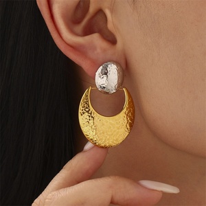 Pendientes Personalizados de Alta Calidad, Resistentes al Agua, Chapados en Oro, de Acero Inoxidable, con Forma de Corazón, para Fiestas - Product Image 6