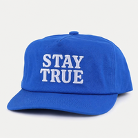 Casquette de baseball non structurée bleue à 5 panneaux, profil haut, style streetwear, forme avant carrée, avec logo brodé personnalisé