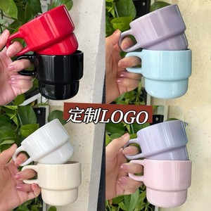 แก้วเซรามิกแบบซ้อนได้ สีเบจและสีเขียว สำหรับเป็นของขวัญทางธุรกิจ - Product Image 3