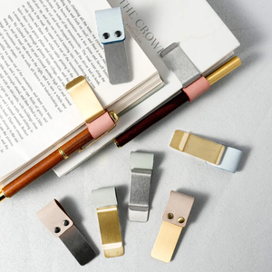 Portalápices <span class=keywords><strong>de</strong></span> Latón <span class=keywords><strong>para</strong></span> Cuadernos y Agendas, Clip <span class=keywords><strong>para</strong></span> Bolígrafos <span class=keywords><strong>para</strong></span> Uso Escolar y <span class=keywords><strong>de</strong></span> <span class=keywords><strong>Oficina</strong></span>, Regalo <span class=keywords><strong>para</strong></span> Estudiantes, Enfermeras y Viajeros, Accesorio <span class=keywords><strong>para</strong></span> Cuadernos - Product Image 1