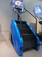 Appareil de fitness commercial électrique Bickfit ST4-A : Simulateur d'escalade réglable et écologique pour l'entraînement corporel