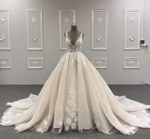 Mode Stil Tiefem V-ausschnitt Brautkleid Sexy Prinzessin Perlen Sehen Durch Ärmelloses Brautkleid