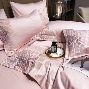 Literie <span class=keywords><strong>de</strong></span> luxe 100% <span class=keywords><strong>housse</strong></span> <span class=keywords><strong>de</strong></span> <span class=keywords><strong>couette</strong></span> en <span class=keywords><strong>satin</strong></span> <span class=keywords><strong>de</strong></span> <span class=keywords><strong>coton</strong></span>, ensemble <span class=keywords><strong>de</strong></span> literie King Size brodé <span class=keywords><strong>haut</strong></span> <span class=keywords><strong>de</strong></span> <span class=keywords><strong>gamme</strong></span> en <span class=keywords><strong>satin</strong></span> <span class=keywords><strong>de</strong></span> soie <span class=keywords><strong>de</strong></span> luxe/ - Product Image 1