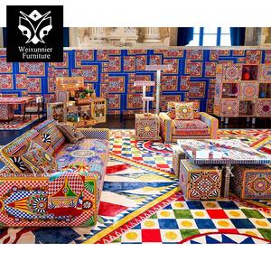 Divano di Lusso Personalizzato Serie Anemone Italiana a Quattro Posti, Tessuto Multicolore Estensibile per Soggiorno, per il Medio Oriente - Product Image 4