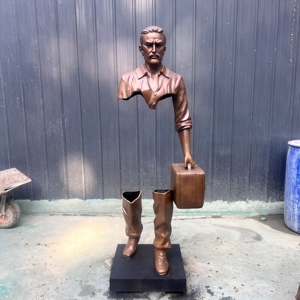 Statue de voyageur abstraite personnalisée, sculpture en bronze à la <span class=keywords><strong>cire</strong></span> perdue <span class=keywords><strong>pour</strong></span> les places et les parcs d'art moderne - Product Image 2