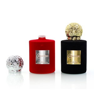 Botella de Perfume Redonda de Lujo Personalizada para Mujer, Botella de Perfume de Terciopelo de 30 ml y 50 ml con Tapa Dorada y Caja - Product Image 4