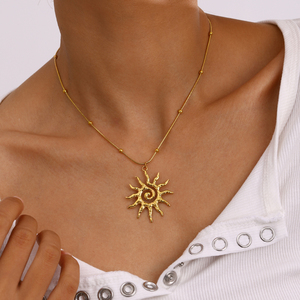 J & D สร้อยคอสแตนเลสสตีลสีทอง18K พร้อมจี้ดวงอาทิตย์ขนาด40 + 5ซม.