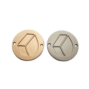 Etiqueta <span class=keywords><strong>de</strong></span> moda personalizada redonda grabada logotipo <span class=keywords><strong>de</strong></span> la <span class=keywords><strong>marca</strong></span> cosiendo etiquetas <span class=keywords><strong>de</strong></span> metal para la <span class=keywords><strong>ropa</strong></span> - Product Image 5