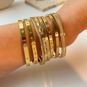 Bracciali in oro PVD 18k unisex con quadrifoglio, bracciale impermeabile in <span class=keywords><strong>acciaio</strong></span> <span class=keywords><strong>inossidabile</strong></span> <span class=keywords><strong>316l</strong></span>, <span class=keywords><strong>gioielli</strong></span> con zirconi da donna, ideali come regalo. - Product Image 2