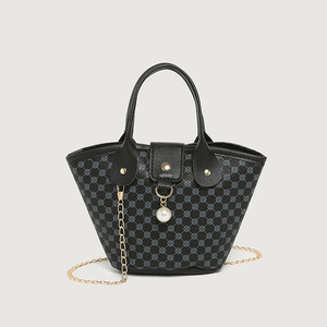 Bolso de Hombro Tipo Bandolera de Gran Capacidad para Mujer, Diseño de Cadena, Resistente al Agua, Estampado, Venta Directa de Fábrica - Product Image 5
