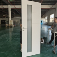 Porte en bois laquée blanche de style shaker contemporain de luxe avec quincaillerie Hafele pour salle de bain, villa, maison de ville, hôtel