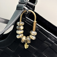 Article tendance : Porte-clés en alliage avec perles lettres et pendentif pochette piment, style simple et moderne