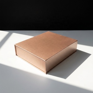 Fournisseurs de boîtes cadeaux pliables à ouverture magnétique pour écharpes de supporter de football avec logo personnalisé, drapeaux à main et mini claquettes à main pour l'emballage - Product Image 2