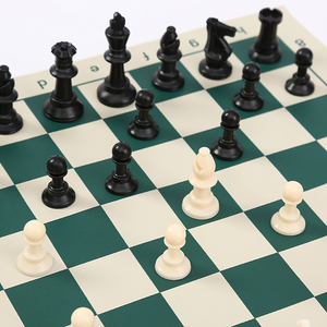Jeu d'échecs international d'extérieur durable et souple à damier, plateau de jeu pliable en cuir avec pièces d'échecs en plastique pour enfants - Product Image 2