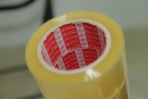 Cinta adhesiva transparente BOPP para embalaje Sellado de cartón de fuerte adhesión Exportación de Vietnam - Product Image 4