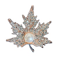 Broche en alliage avec perle d'eau douce et strass en cristal, haut de gamme, de niche, style baroque rétro élégant, épingle de corsage, accessoires de bijouterie, vente en gros