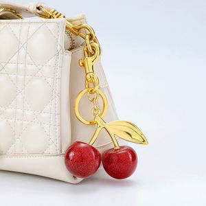 Porte-clés pendentif en alliage de zinc pour femme, motif cerise de simulation mignonne, pour sac à main tendance - Product Image 2