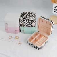Boîte de rangement à bijoux portable mini pour boucles d'oreilles, colliers et bagues, petit modèle PU001, vente en gros