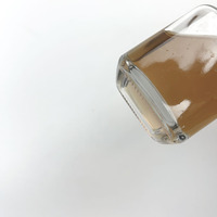Bouteilles en verre carrées à col long et à épaule ronde de 375 ml, 500 ml, 700 ml, 750 ml, 1000 ml pour l'emballage de la vodka, du whisky et de la tequila