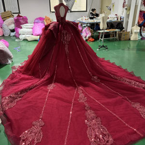 Vestido de Noche Moderno Rojo sin Mangas con Corte Imperio, Encaje Floral y Apliques de Cristal para Fiesta, Modelo XSS304 - Product Image 4