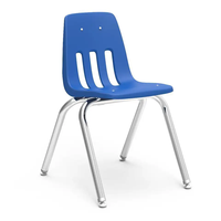 Chaise d'écolier ergonomique empilable en plastique colorée de haute qualité avec pieds en métal pour salle de classe