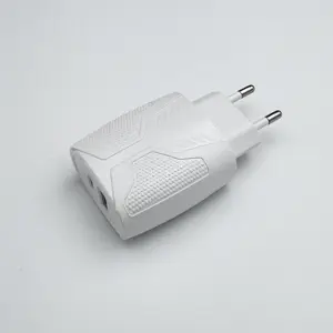 Pengisi daya USB portabel, pengisian daya ponsel portabel dengan koneksi cepat, adaptor Multi, pengisi daya USB