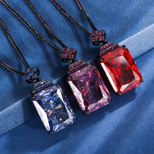 Collier pendentif tendance en cuivre plaqué or noir avec zircone cubique bleue 15*20mm, finition écologique, pour femme - Product Image 2
