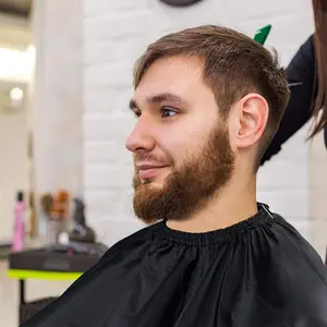 Toptan özel Logo kuaför kuaför stilist önlük önlük tasarımcı kuaför pelerinler üreticisi Salon erkekler için saç kesme