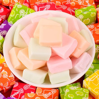 Op Maat Gemaakte Kubusvormige Oranje Aardbei Druivenfruit Smaak Taai Gummy Halal Zacht Snoep Snoep