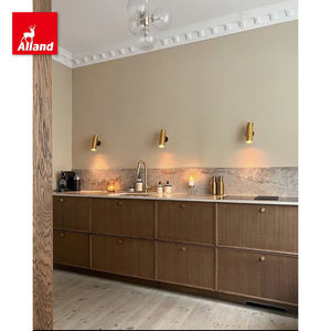 Armoires de cuisine Alland personnalisées en noyer noir, style shaker fin, finition en <span class=keywords><strong>bois</strong></span> brun grainé teinté, avec étagères ouvrables - Product Image 4