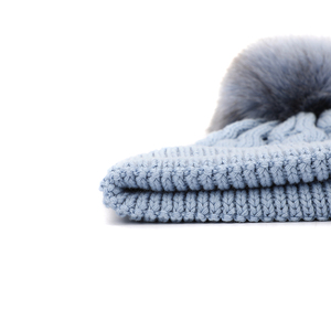 Venta caliente Gorros para mujer 100% Acrílico Gorra personalizada Cielo azul Protección de invierno Sombrero de pompón de piel de punto - Product Image 5