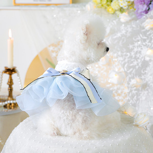 PETCIRCLE Vêtements pour animaux de compagnie Printemps/Été : Tenues pour chiens et chats en combinaison jupe et voile en gaze bleue et blanche - Product Image 3