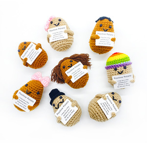 Poupée pomme de terre en tissu peluche doux, crochetée à la main, avec rembourrage en PP, style vif et amusant, cadeau d'anniversaire tricoté - Product Image 1