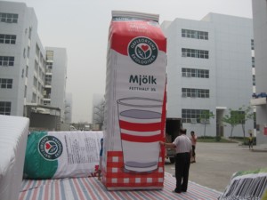 Carton de lait gonflable pour événements publicitaires en plein air - Product Image 3