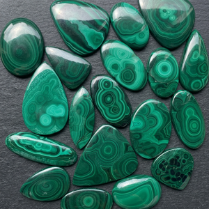 Vente en gros au meilleur prix : Cabochons lisses multi-formes en malachite naturelle, pierres précieuses en vrac certifiées par un tiers pour bijoux et bagues - Product Image 4