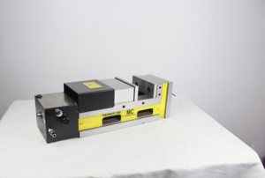 Étau de machine industriel pneumatique-hydraulique WPV-160DL avec conception anti-soulèvement brevetée - Product Image 2