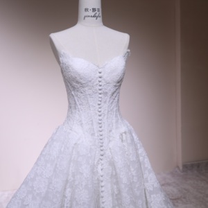 Robe de mariée <span class=keywords><strong>grande</strong></span> <span class=keywords><strong>taille</strong></span>, style princesse, avec corsage en dentelle et décolleté cœur, boutons perlés sur le devant, fente, traîne cathédrale, vente en gros - Product Image 4