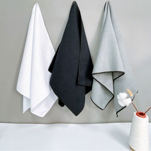 Serviette de sport en microfibre gaufrée 40x90cm, séchage rapide, pour golf et fitness, blanc et noir - Product Image 1