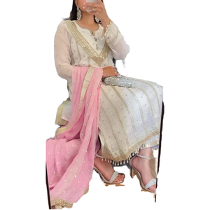 Ensembles de femmes de créateur Long costume pakistanais dans un style fantaisie pour une tenue de fête - Product Image 1