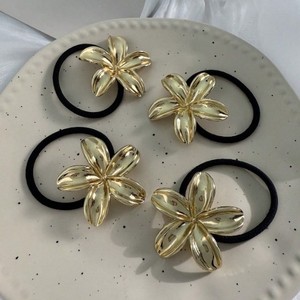 Meilleures ventes : Élastiques à cheveux vintage plaqués or, réglables, avec motif floral en alliage, pour <span class=keywords><strong>queue</strong></span> <span class=keywords><strong>de</strong></span> <span class=keywords><strong>cheval</strong></span> haute, pour femmes - Product Image 1