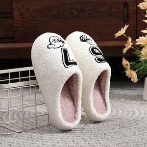 Chaussons d'hiver amusants pour couple, imprimés dessin animé, en peluche TPR, doux, respirants, antidérapants, numéros 6 et 7, pour femmes et hommes - Product Image 3