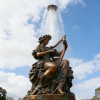 Figure féminine mythologique en bronze classique fabriquée à la main avec Lyre | Idéal pour les projets d'art de jardin, de plaza et municipaux