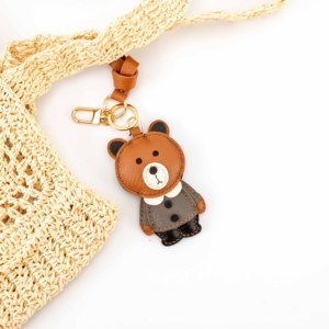 Llavero de Cuero con Diseño de Oso Teddy y Detalles en Contraste - Product Image 3