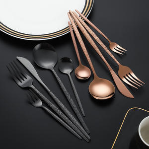 ชุดช้อนส้อมมีดสแตนเลสสีทอง 5 ชิ้น ด้ามจับลายตอก ชุดอาหารตะวันตก ชุดช้อนส้อมแบบสร้างสรรค์ - Product Image 2