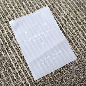 Sacs à vêtements givrés personnalisés avec <span class=keywords><strong>fermeture</strong></span> <span class=keywords><strong>éclair</strong></span>-<span class=keywords><strong>Acheter</strong></span> sac d'emballage de vêtements - Product Image 4